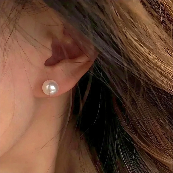 🆕️ 2-in-1 Dainty Gold Faux Pearl Earrings | Versatile Stud & Hugger Style 🌟 - Picture 5 of 12